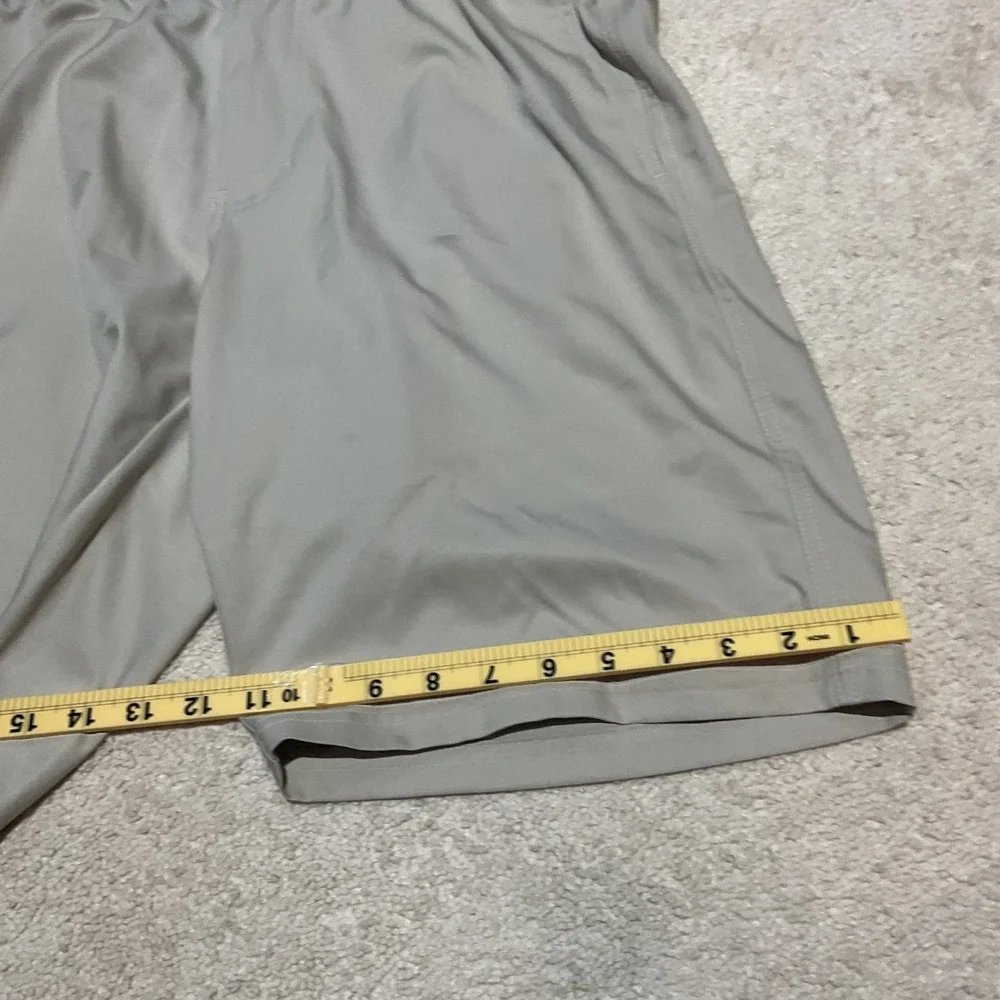 Columbia Regular Fit Shorts Men's 34x44 Khaki Tan Performance Outdoor Hiking Fis